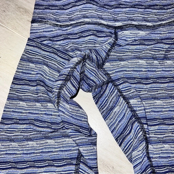 Lululemon Athletica Blue Space Dye Wunder Under Cropped Leggings, Women’s Size 6 - Picture 3 of 7